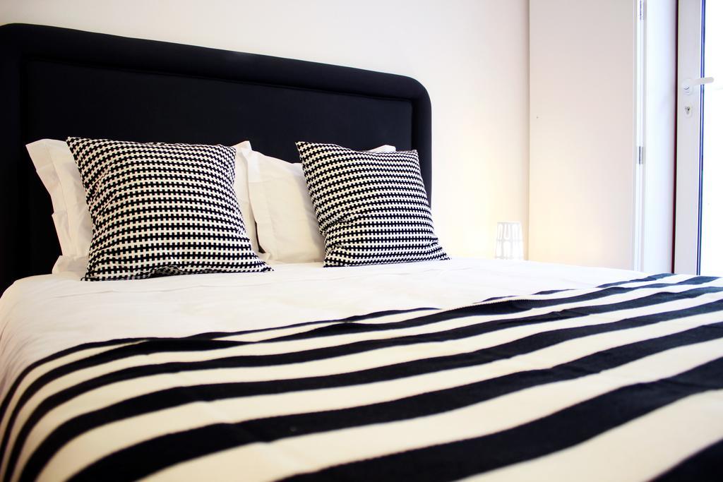 Joivy Modern 1-Bed Apt With Terrace, Moments From Sao Bento Palace Lisbon Exterior photo