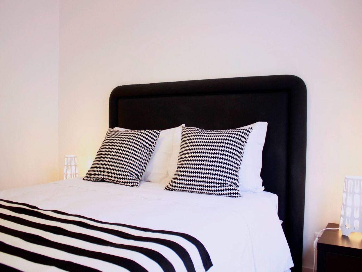 Joivy Modern 1-Bed Apt With Terrace, Moments From Sao Bento Palace Lisbon Exterior photo