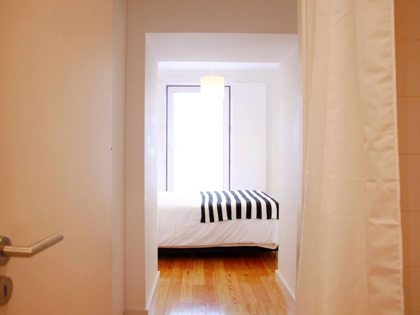 Joivy Modern 1-Bed Apt With Terrace, Moments From Sao Bento Palace Lisbon Exterior photo